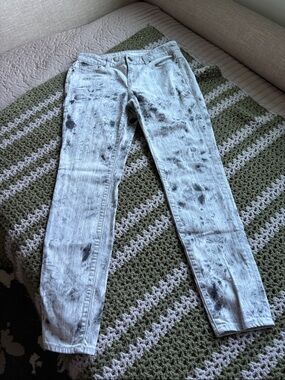 DKNY Women's tie-dye Acid-Wash Skinny Jeans with Black Splatter